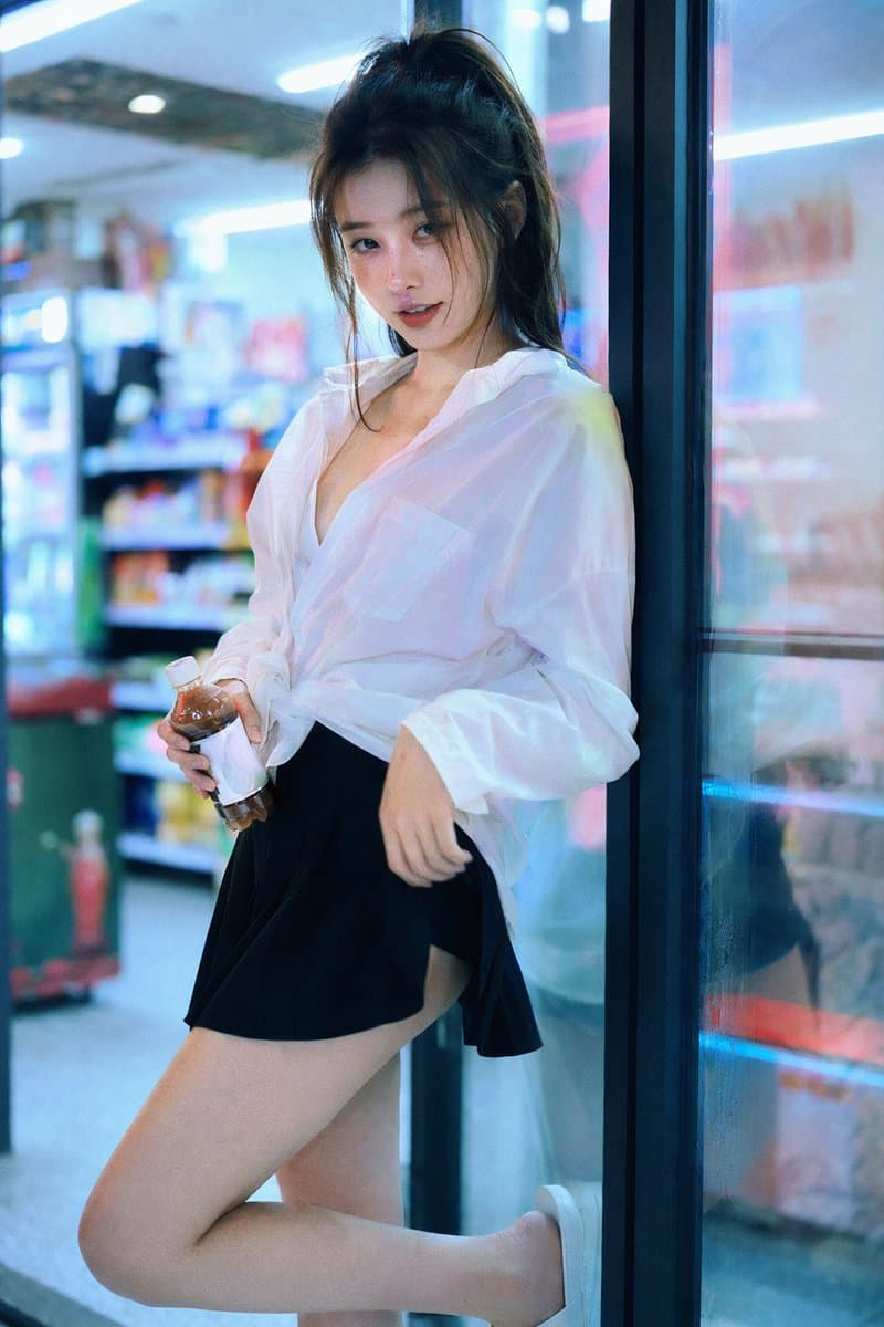 コンビニ ネオンポートレート